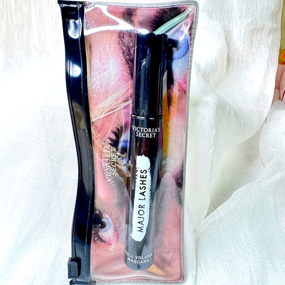 Victoria's Secret  Major Lashes Full Volume Mascara Beyond Black .5 Oz. New